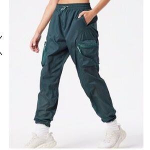 Outdoor voices windbreaker pants in Jasper